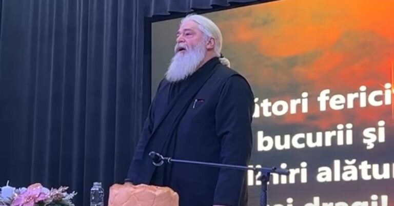 FOTO Centrul Cultural „Sofia Vicoveanca” s-a umplut până la refuz la întâlnirea duhovnicească ce l-a avut oaspete pe părintele Calistrat: „Să ne spuneți despre cele lumești și despre cele Dumnezeiești”