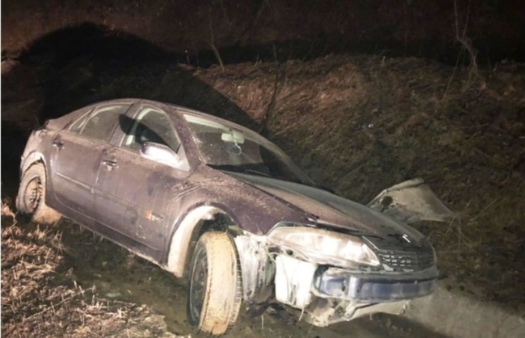 Un șofer băut bine a ajuns cu mașina în șanț, la Voitinel