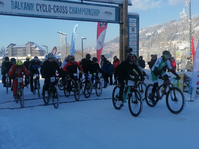 FOTO Salvamont Suceava a ajutat la buna desfășurare a primei ediții a Campionatului Balcanic de Ciclocros desfășurată la Vatra Dornei