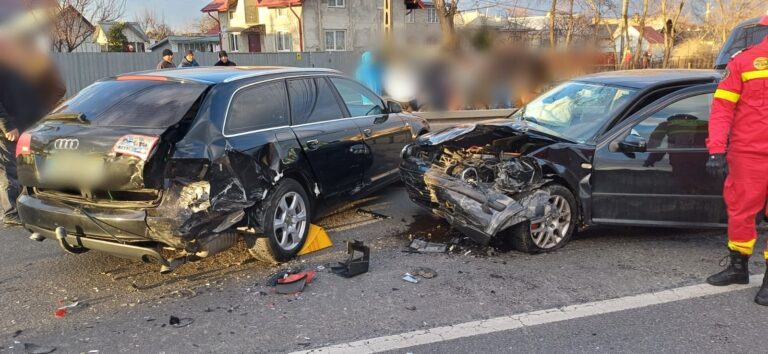 FOTO Accident cu trei răniți produs la Dumbrăveni