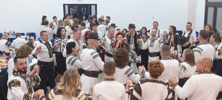 FOTO Hora Satului din Cârlibaba a transformat Căminul Cultural din localitate într-o oază de distracție, joc și voie bună