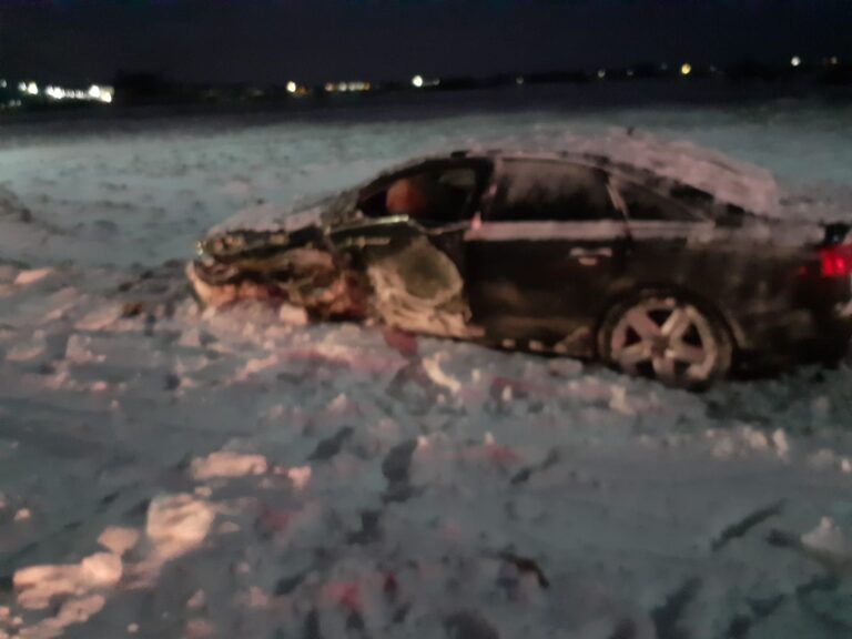 FOTO Trei persoane au fost rănite într-un carambol produs între patru vehicule, la ieșire din Rădăuți spre Marginea