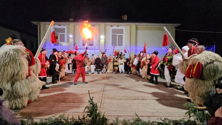 FOTO Boroaia a încheiat anul 2023 cu un impresionat Festival de Datini și Obiceiuri: „Acești minunați băitani și domnișoare au prezentat momente memorabile pentru noi toți”