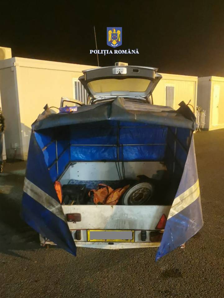 FOTO Un fălticenean i-a furat aproape 40.000 de lei unei rude din Vatra Moldoviței. Polițiștii au găsit ascunși circa 5.000 de euro în filtrul de aer al mașinii cu care hoțul încerca să fugă din țară