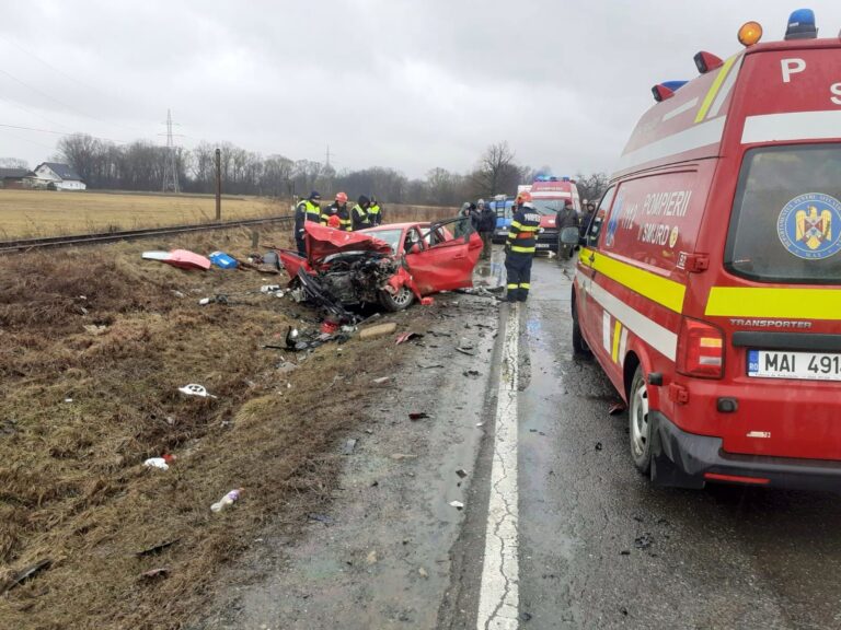 FOTO Patru bărbați au fost grav răniți într-un accident produs la ieșire din Rădăuți spre Gălănești