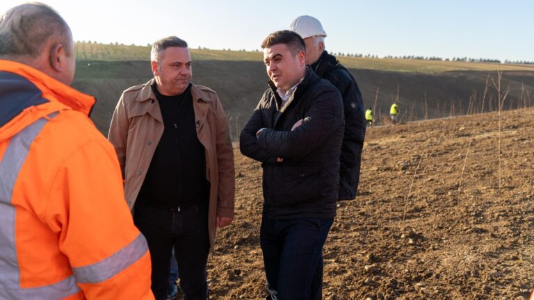 FOTO Deputatul George Șoldan: „6 milioane de euro pentru salvarea aeroportului și a aproximativ 200 de gospodării din orașul Salcea, o investiție făcută de ministrul PSD Florin Barbu”
