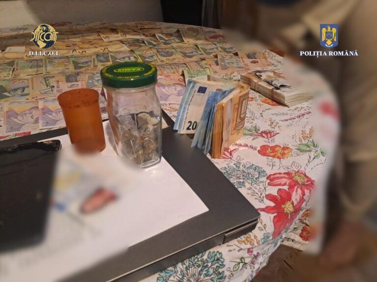 FOTO Un bărbat și o femeie au fost arestați preventiv pentru că coordonau o grupare de traficanți de droguri care vindea canabis în zona Rădăuți – Bilca