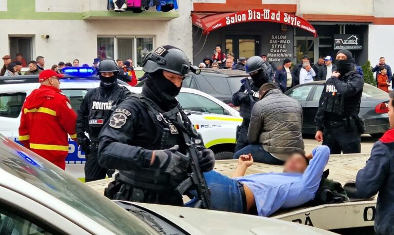 Trei tâlhari din Pătrăuți care au jefuit un bărbat la Iulius Mall Suceava au fost reținuți de polițiști