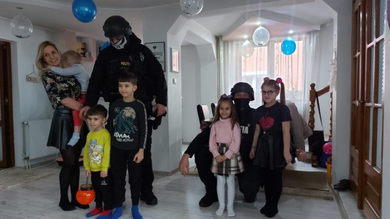 FOTO Luptătorii de la SAS Suceava au fost prezenți la aniversarea zilei de naștere a lui Casian, un băiețel de 4 ani fermecat de meseria de polițist
