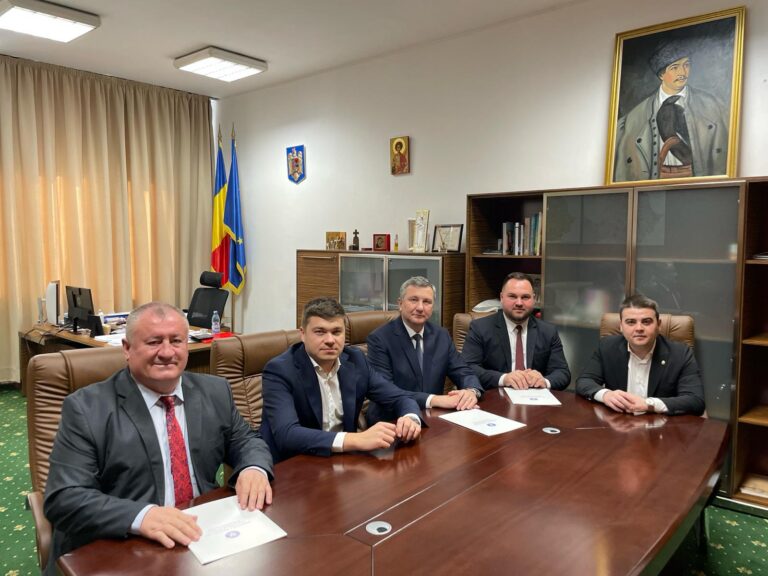 Deputatul George Șoldan a anunțat că gazul metan va ajunge la Cornu Luncii, Boroaia, Bogdănești, Rădășeni și Fântâna Mare: „E un pas important pentru modernizarea județului Suceava, care sper eu că va intra în următorii ani într-o normalitate, în care să nu mai inaugurăm cu televiziunea după noi flacăra de la aragazul fără butelie”