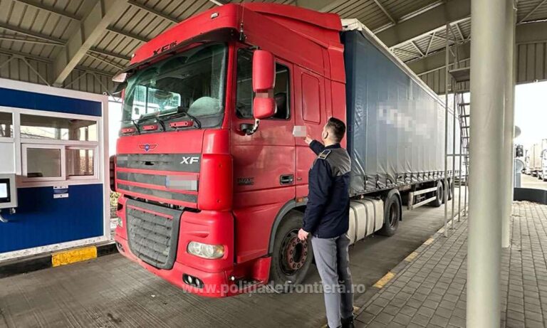 Un ucrainean cu permis fals a încercat să intre în România prin Vama Siret, la volanul unui TIR cu remorcă