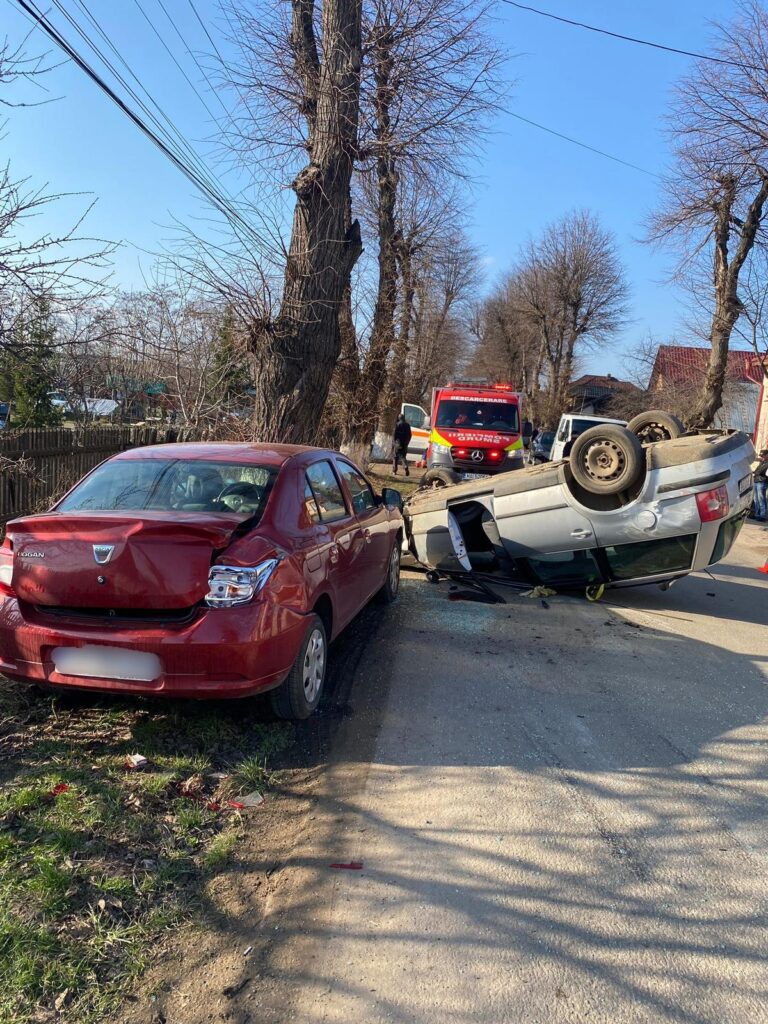 FOTO Carambol între trei mașini produs la Stroiești