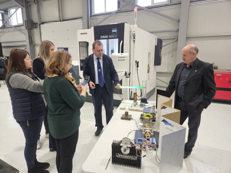 FOTO Centrul de Transfer Tehnologic în Industry 4.0 și Smart Destinations al USV a fost acreditat prin Ordin al ministrului Cercetării, Inovării și Digitalizării