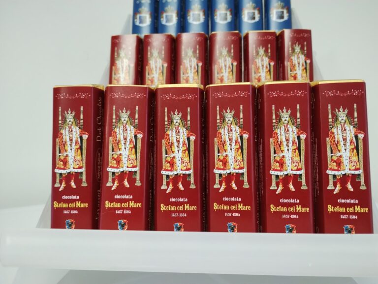 FOTO Ciocolata „Ștefan cel Mare”, de azi, la magazinul de suveniruri al Muzeului de Istorie Suceava!