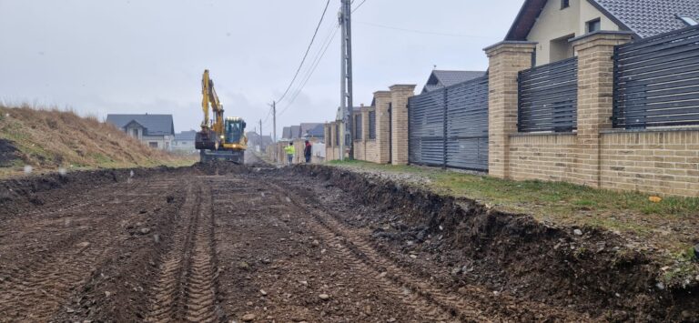 FOTO Comuna Frătăuții Vechi se transformă într-un adevărat șantier datorită numeroaselor proiecte ale administrației locale: „Oamenii așteaptă finalizarea lucrărilor”