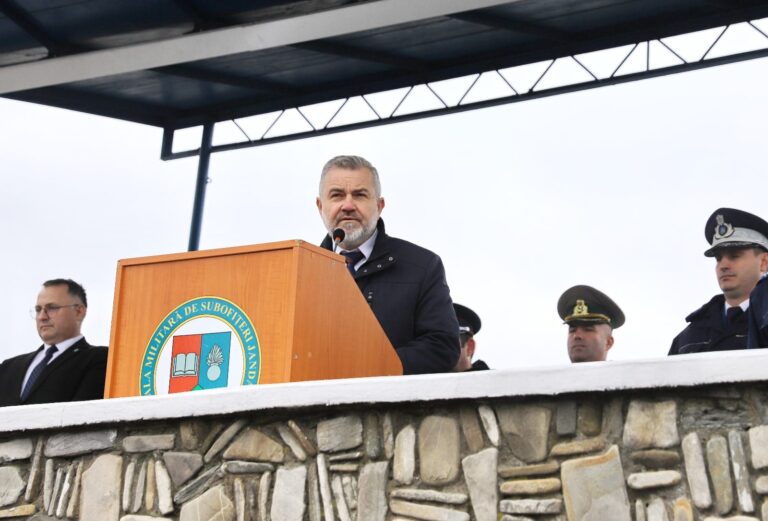 FOTO Senatorul George Mîndruță a luat parte la Ceremonia depunerii jurământului militar a elevilor din cadrul Școlii Militare de Subofițeri de Jandarmi „Petru Rareș” Fălticeni