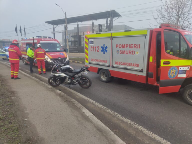FOTO Un motociclist a fost rănit într-un accident produs în fața reprezentanței Toyota din Șcheia
