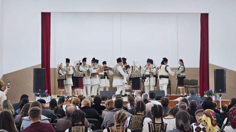 FOTO Vatra Moldoviței a găzduit exemplar faza zonală Dorna și Câmpulung a celei de-a XX-a ediții a Festivalului Concurs Județean de Folclor „Comori de suflet românesc”