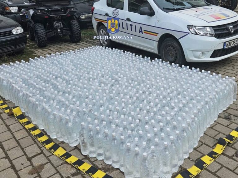 FOTO Două autovehicule, țigări de contrabandă și alcool în valoare de circa 140.000 de lei confiscate de polițiști în urma unei acțiuni desfășurate în zona Vatra Dornei