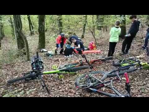 Doi adolescenți au ajuns la spital după ce s-au izbit cu bicicletele unul în celălalt în pădurea Zamca