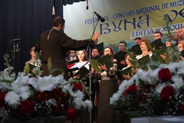 FOTO Festivalul – Concurs Național de Muzică Corală Religioasă Ortodoxă „Buna Vestire” de la Fundu Moldovei a ajuns la cea de-a XXXII-a ediție: „Nu în multe locuri din țară găsim așa ceva”