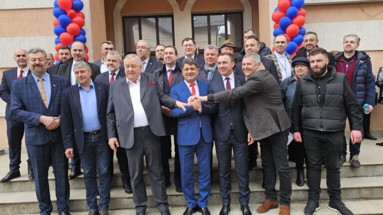 FOTO Gică Apetrii și-a lansat oficial candidatura pentru funcția de primar al municipiului Vatra Dornei: „Decizia de a candida nu a fost deloc dificilă pentru că iubesc acest oraș”