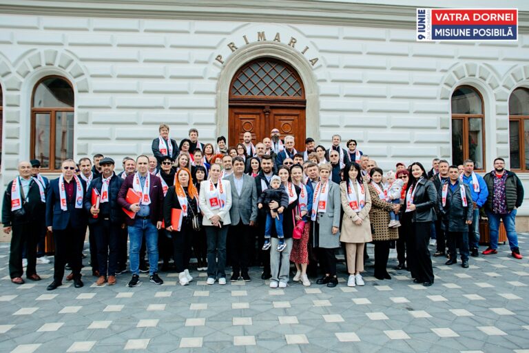 FOTO Gheorghe Apetrii și-a depus candidatura pentru câștigarea Primăriei Vatra Dornei și pentru majoritate în Consiliul Local: „Cu încredere, determinare și devotament, mă angajez, alături de echipa mea, să lucrăm cu toată forța pentru bunăstarea municipiului Vatra Dornei”