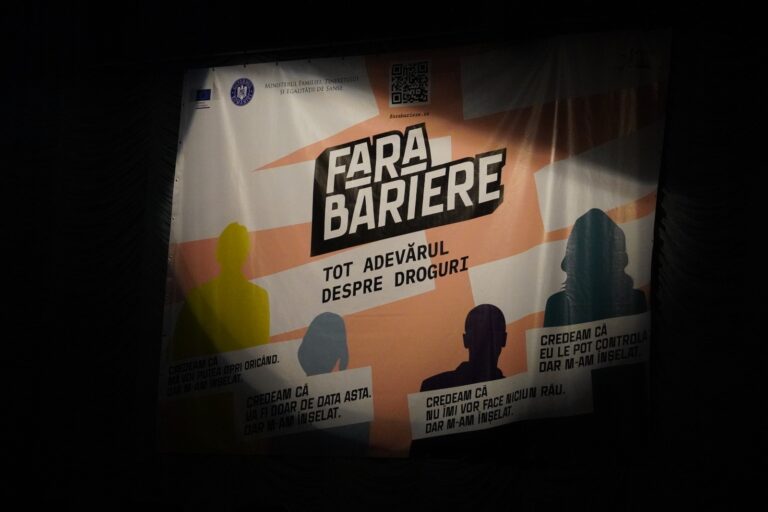 FOTO Campania „Fără Bariere – TOT Adevărul Despre Droguri” a adus informații extrem de importante pentru tinerii din Suceava: „Cei aproximativ 800 de tineri prezenți în sală au rezonat cu poveștile de viață ale celor care au fost dependenți de droguri”