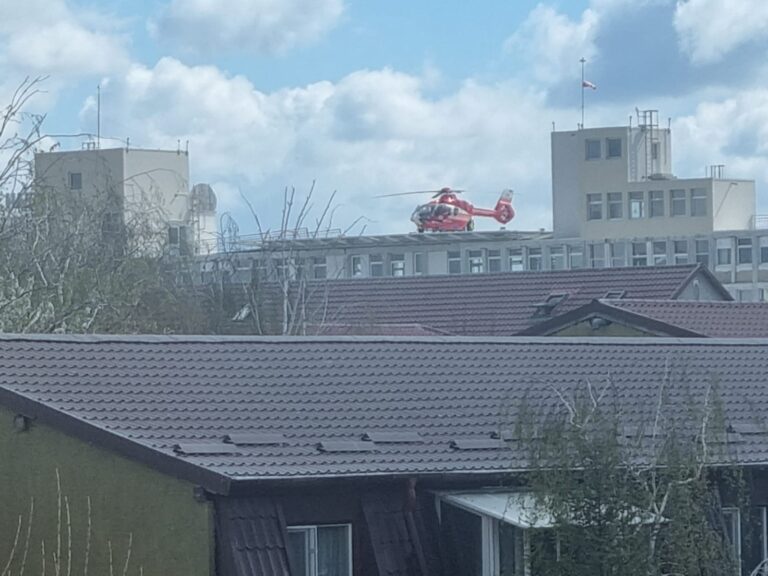 FOTO Un bărbat cu accident vascular cerebral a fost adus cu elicopterul SMURD de la Spitalul Județean Neamț la Spitalul Clinic Județean Suceava