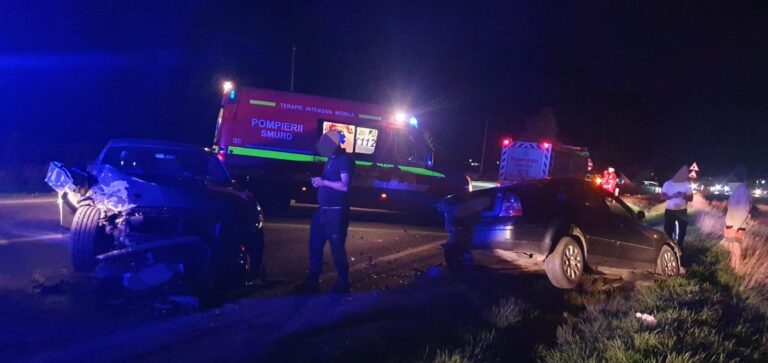 FOTO Accident între două mașini produs la Dumbrăveni. Traficul rutier este blocat