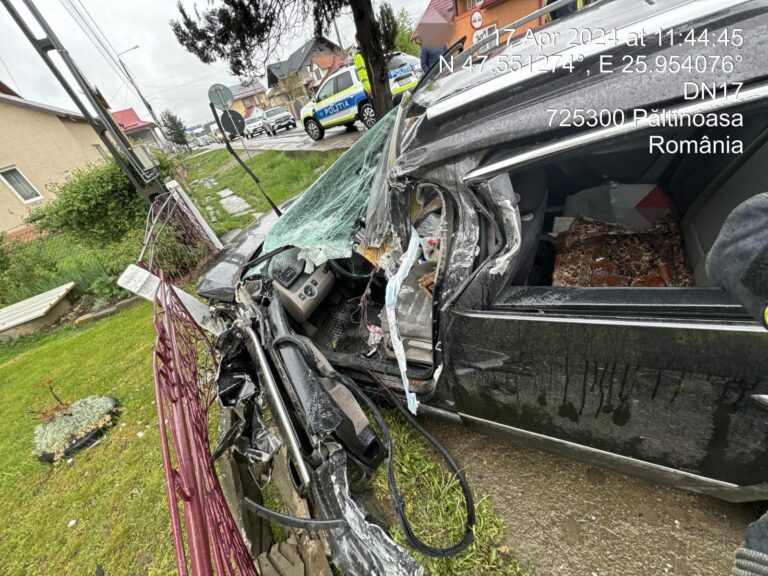 FOTO Două persoane au fost rănite într-un accident produs la Păltinoasa