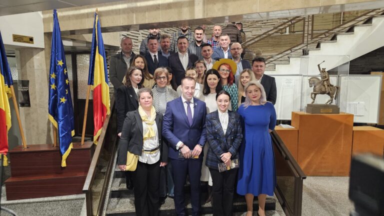FOTO Lucian Harșovschi și-a depus candidatura pentru funcția de primar al municipiului Suceava: „Am pășit astazi pe un nou drum, un drum ce implică un act de maximă responsabilitate”