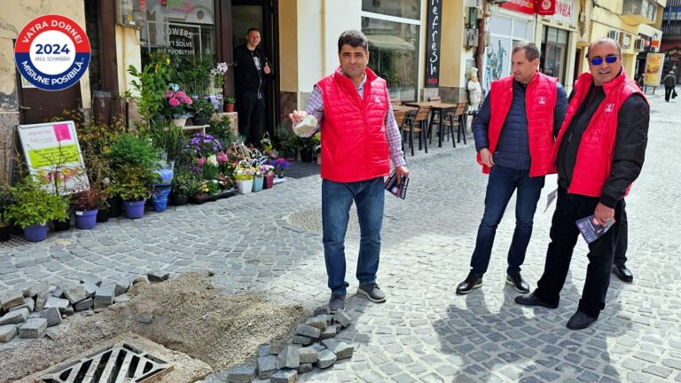 FOTO Gheorghe Apetrii, candidatul PSD la Primăria Vatra Dornei, avertizează că piatra cubică de pe strada Luceafărului este un adevărat pericol public pentru localnici și turiști
