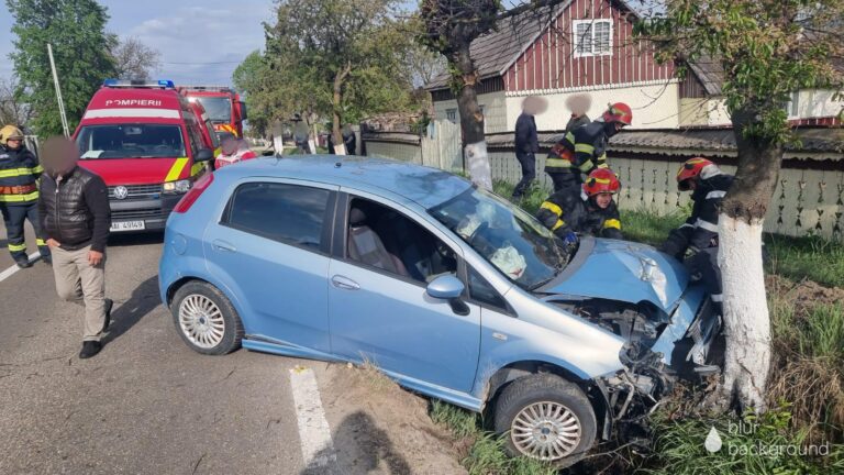FOTO Accident produs la Marginea de un individ beat și fără permis care a furat o mașină