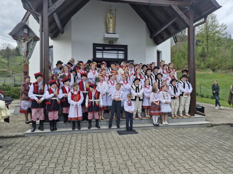 FOTO Comunitatea polonezilor din Bucovina a sărbătorit Ziua Diasporei Poloneze și Ziua Drapelului: „Ne bucurăm că am putut sărbători alături de întreaga comunitate poloneză din Bucovina”