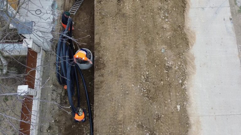 FOTO Lucrări ample de extindere a rețelei de apă și canal din comuna Frătăuții Vechi: „Se vor înființa 11 kilometri de rețea de apă și canalizare”