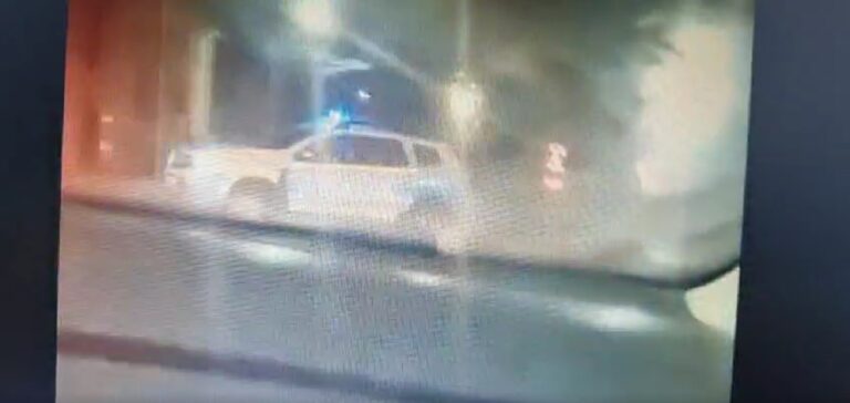 VIDEO Un tânăr beat turtă din Milișăuți s-a luat la întrecere cu polițiștii din Rădăuți