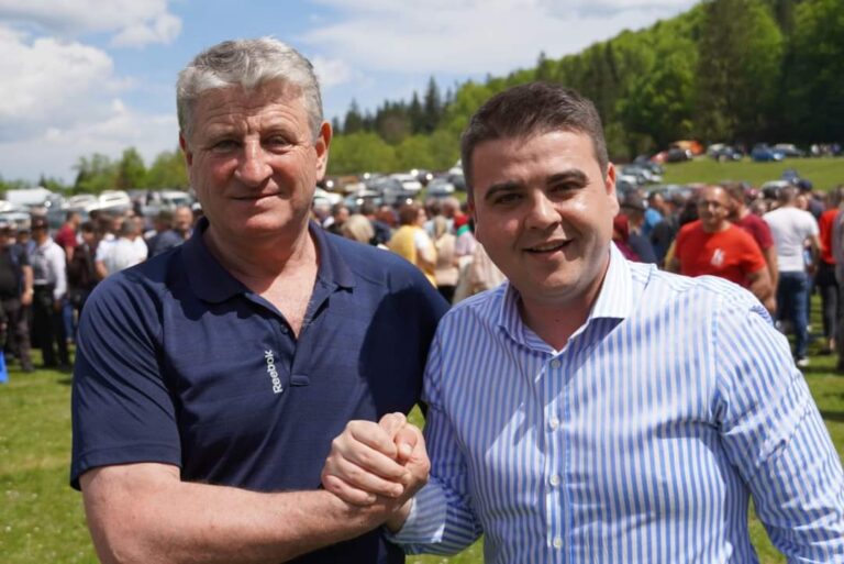 FOTO Deputatul Gheorghe Șoldan, candidatul PSD la funcția de președinte al Consiliului Județean Suceava, a sărbătorit a doua zi de Paște alături de 1500 de mălinari și de primarul Petru Nistor
