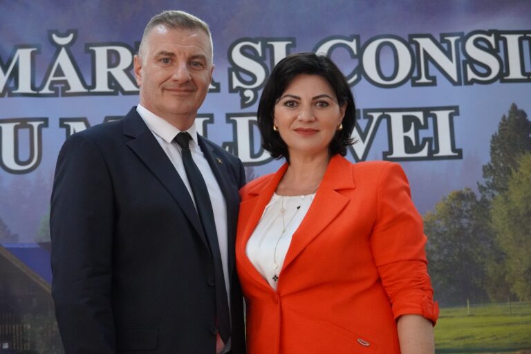 FOTO Larisa Blanari, candidata PSD la alegerile europarlamentare, a rămas încântată de modul în care s-au dezvoltat comunele Bogdănești și Vadu Moldovei: „S-au dezvoltat foarte mult în ultimii patru ani datorită primarilor gospodari care le conduc”