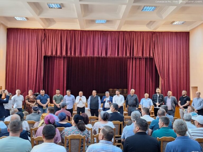 FOTO Gheorghe Flutur îl susține pe omul de afaceri Dorin Solovăstru la Primăria Iaslovăț