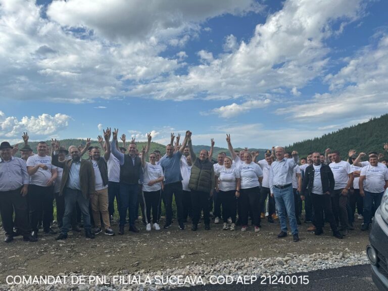 FOTO Gheorghe Flutur s-a întâlnit cu organizația PNL Mălini în munții Stânișoarei