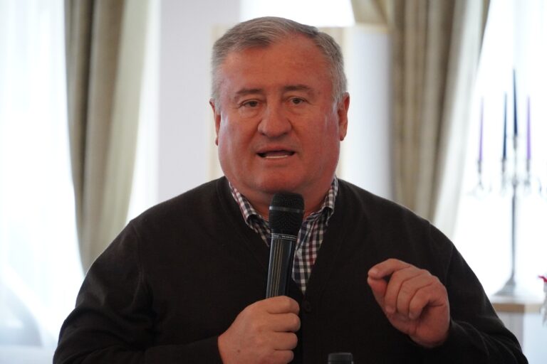 Primarul Gheorghe Fron de la Cornu Luncii, edilul – campion cu cele mai multe proiecte din județul Suceava, a adus aproape 50 de milioane de euro în comună