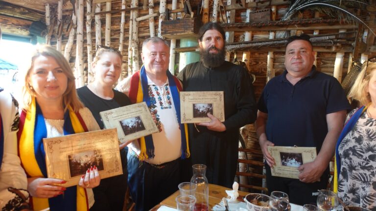 FOTO Albumul comunei Cornu Luncii a fost lansat în cadrul proiectului educațional „Porți deschise către Prut”: „Este un album cu fotografii culese din cele nouă sate ale comunei”