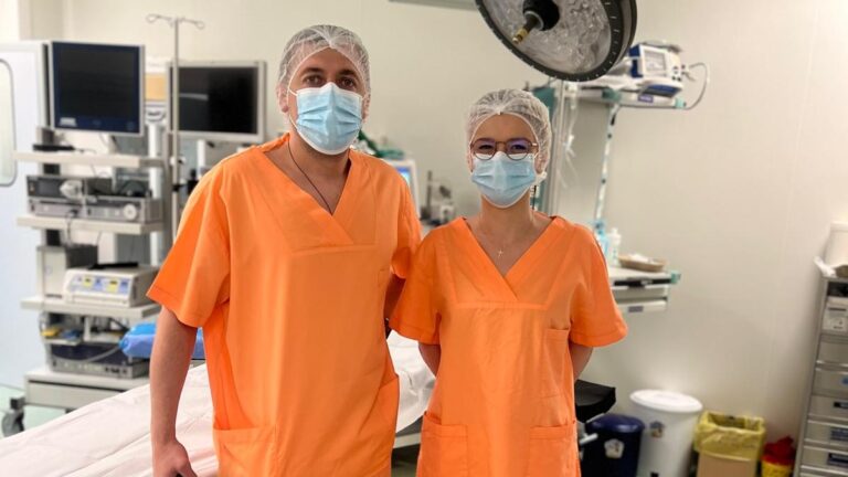 FOTO Un tânăr care a ajuns la UPU Suceava cu artera femurală tăiată a fost salvat de medicii suceveni