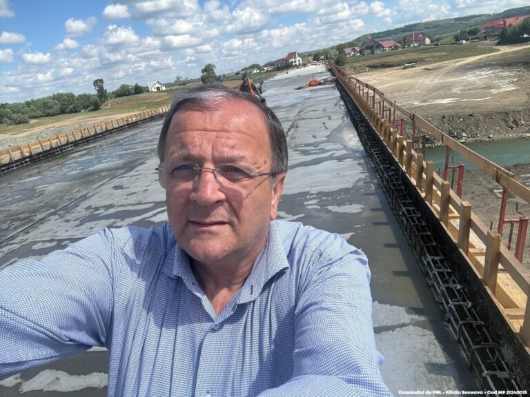 FOTO Gheorghe Flutur a vizitat șantierului podului de la Milișăuți: „A durat prea mult, asta din cauza bâlbâielilor celor de la CNAIR, care s-au ocupat de proiectare pe drumurile naționale”