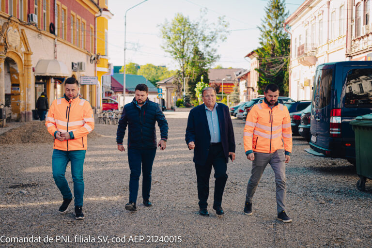 FOTO Gheorghe Flutur a vizitat șantierele din Rădăuți: „La Rădăuți au fost de recuperat și acoperit găuri în buget provocate în urmă cu 4 ani de SC Servicii Comunale”