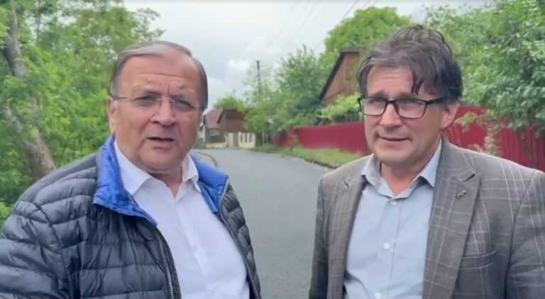 Președintele Consiliului Județean Suceava, Gheorghe Flutur, pe șantier cu primarul de la Bălcăuți, Vasile Șoiman