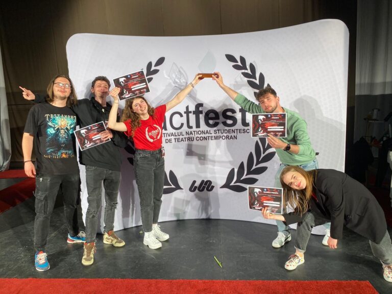 FOTO Teatrul Studențesc Fabulinus Suceava a câștigat Marele Premiu la „ActFest” Galaţi