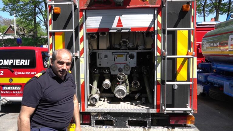 FOTO Povestea pompierului Ilie Boca de la Cornu Luncii care și-a vândut autoturismul personal pentru a cumpăra o mașină de pompieri: „Dincolo vom pleca cu faptele, nu cu banii”