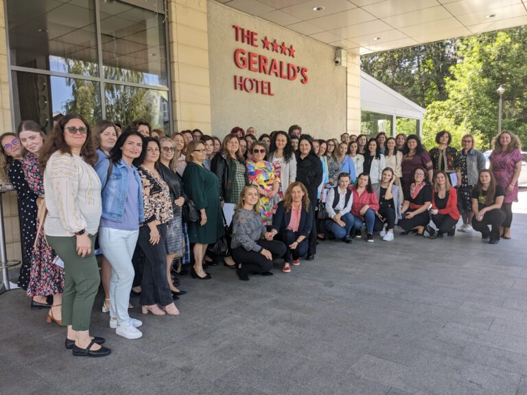 FOTO Peste 190 de cadre didactice au urmat un curs dedicat lucrului cu copii cu TSA, la Rădăuți